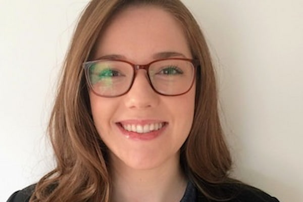 莎拉·休斯，主持人的照片